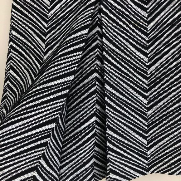 Escada Rendal Black & White Chevron Knit Midi Skirt - Picture 5 of 16